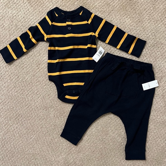 Old Navy Matching Set 12-18 months - Picture 1 of 3